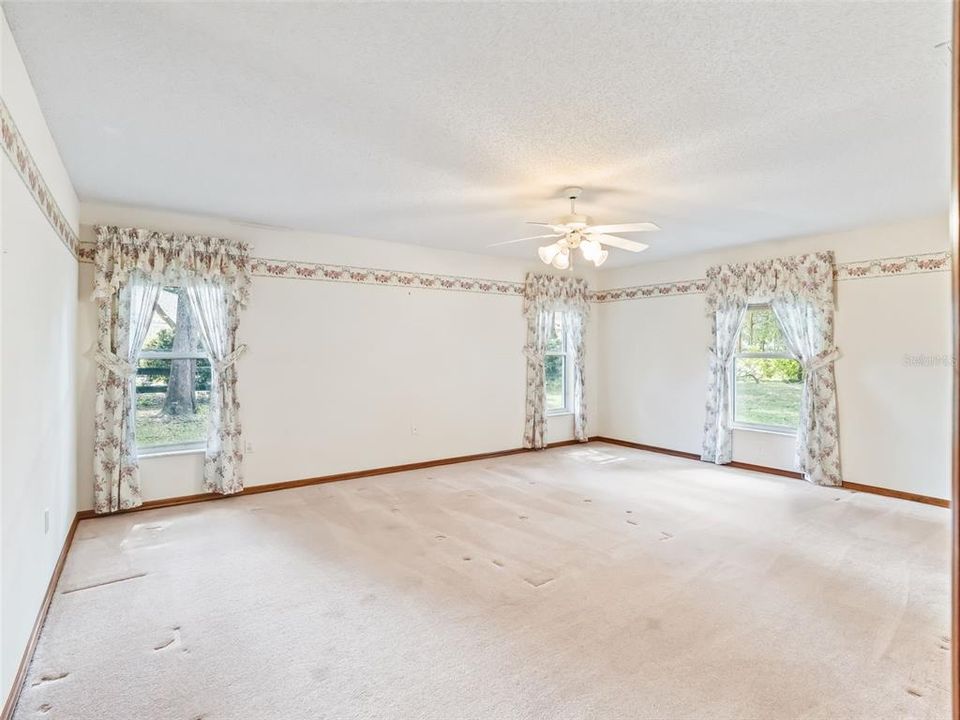 En Venta: $489,000 (4 camas, 3 baños, 2655 Pies cuadrados)