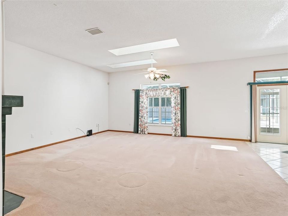 En Venta: $489,000 (4 camas, 3 baños, 2655 Pies cuadrados)