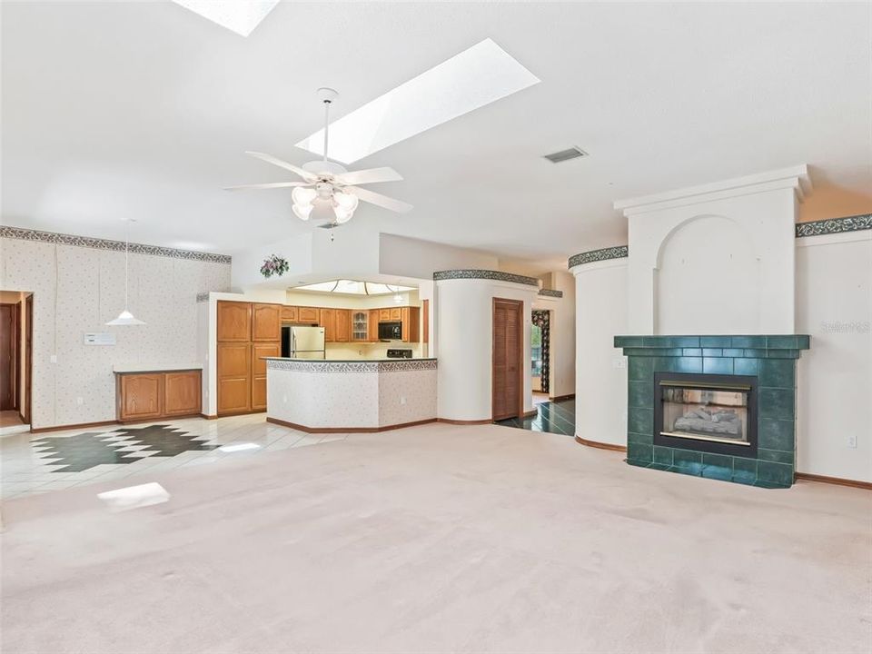 En Venta: $489,000 (4 camas, 3 baños, 2655 Pies cuadrados)