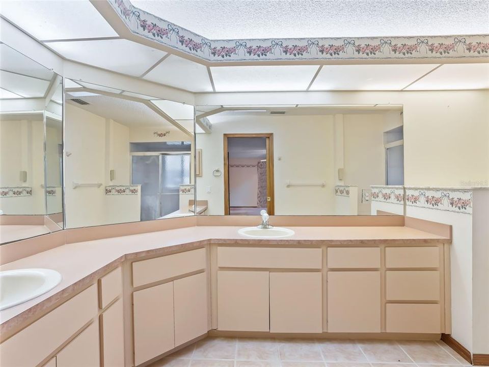 En Venta: $489,000 (4 camas, 3 baños, 2655 Pies cuadrados)