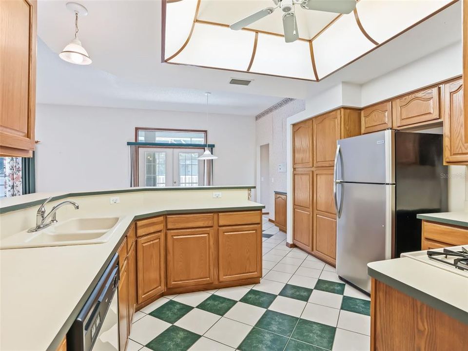 En Venta: $489,000 (4 camas, 3 baños, 2655 Pies cuadrados)