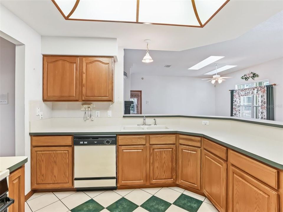 En Venta: $489,000 (4 camas, 3 baños, 2655 Pies cuadrados)