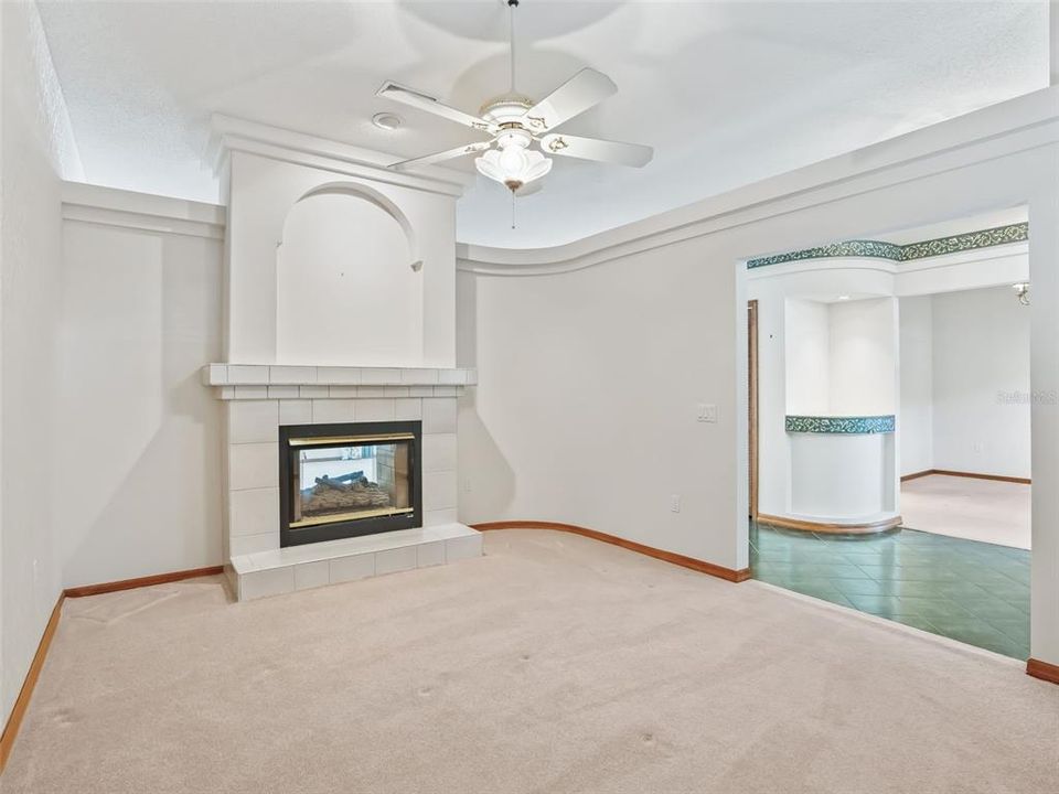 En Venta: $489,000 (4 camas, 3 baños, 2655 Pies cuadrados)