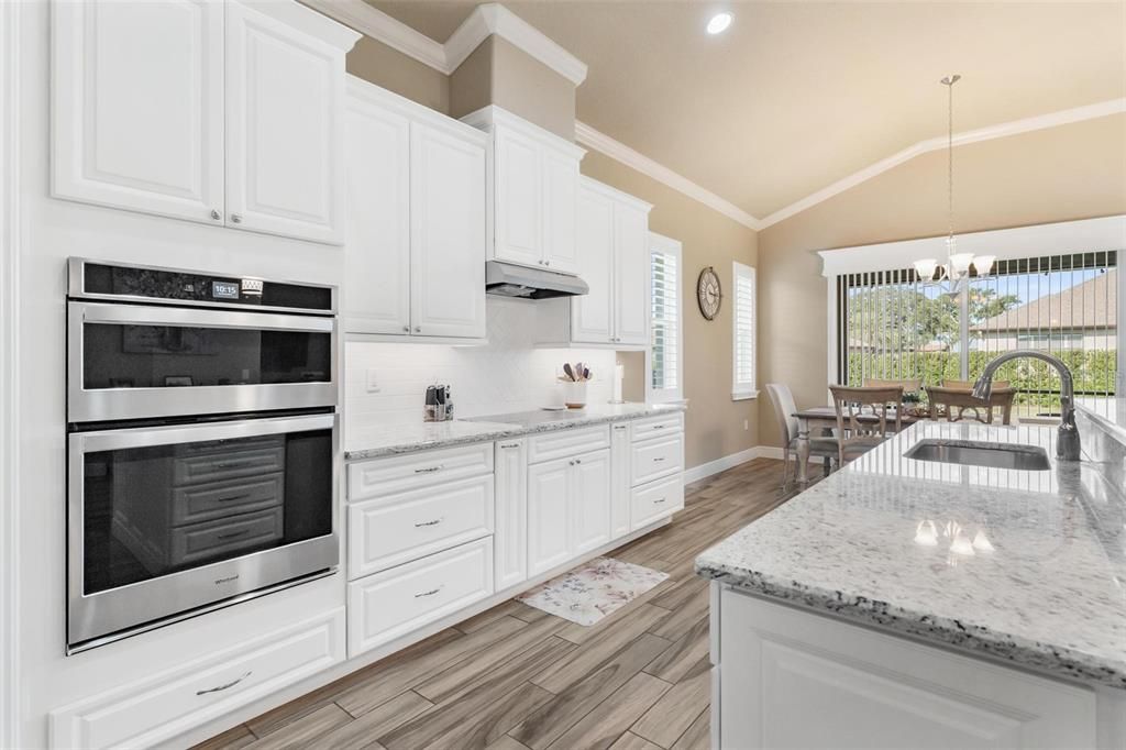 En Venta: $549,900 (4 camas, 3 baños, 2532 Pies cuadrados)