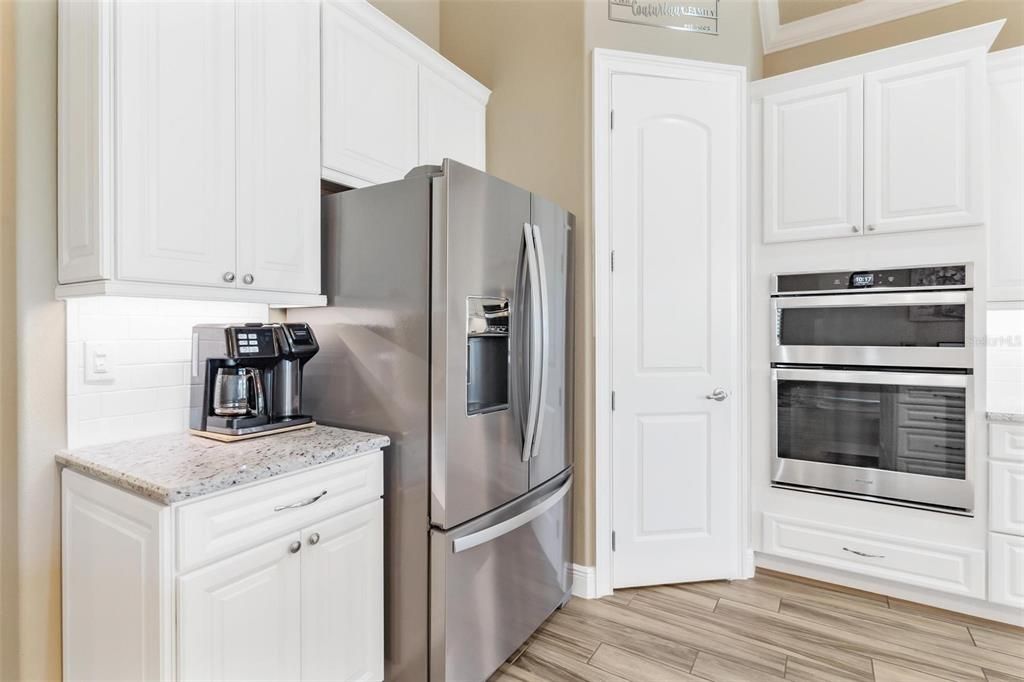 En Venta: $549,900 (4 camas, 3 baños, 2532 Pies cuadrados)