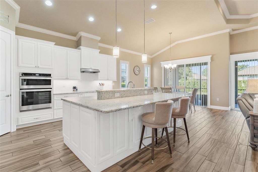 En Venta: $549,900 (4 camas, 3 baños, 2532 Pies cuadrados)