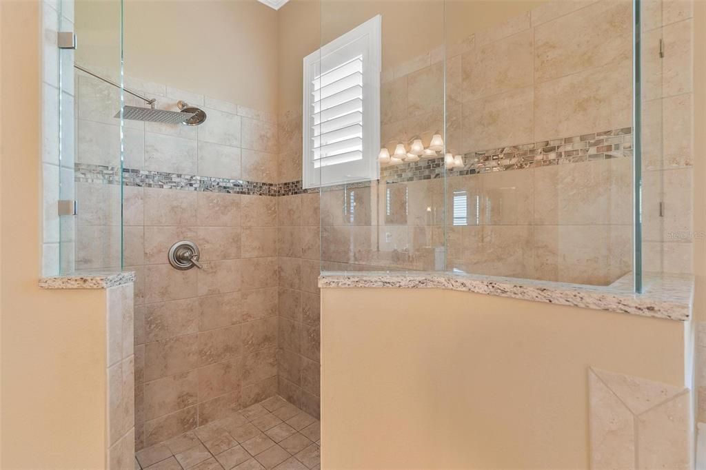 En Venta: $549,900 (4 camas, 3 baños, 2532 Pies cuadrados)