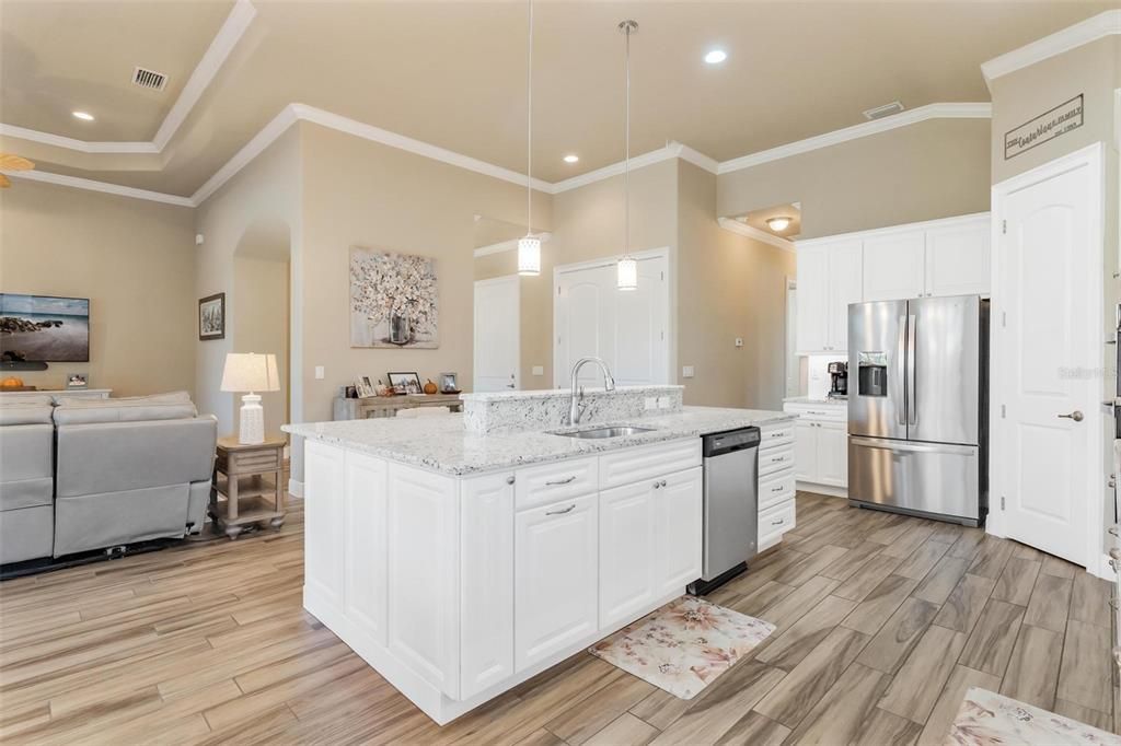 En Venta: $549,900 (4 camas, 3 baños, 2532 Pies cuadrados)