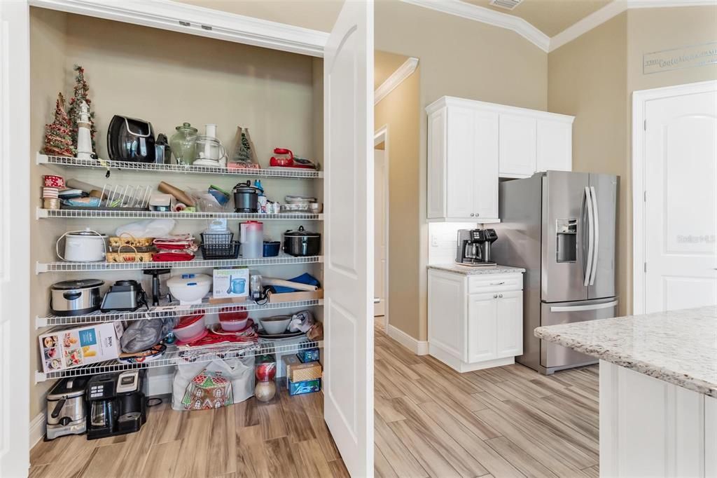 En Venta: $549,900 (4 camas, 3 baños, 2532 Pies cuadrados)