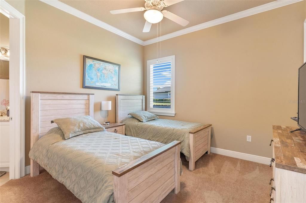 En Venta: $549,900 (4 camas, 3 baños, 2532 Pies cuadrados)