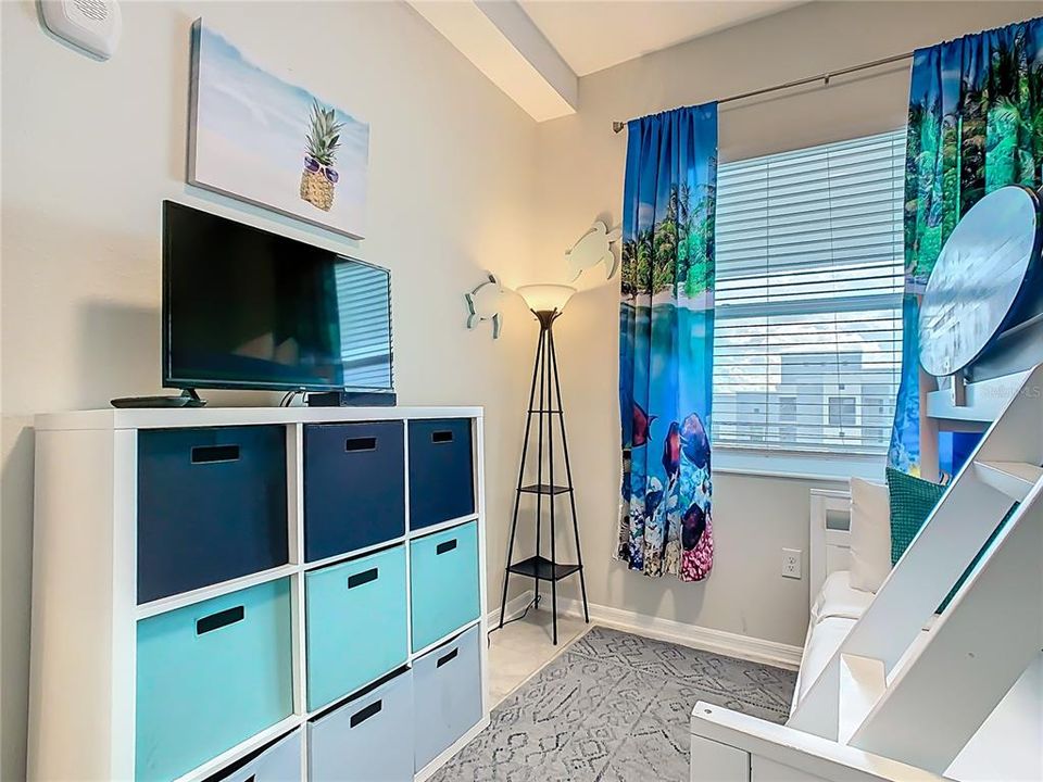 For Sale: $320,000 (2 beds, 2 baths, 1196 Square Feet)