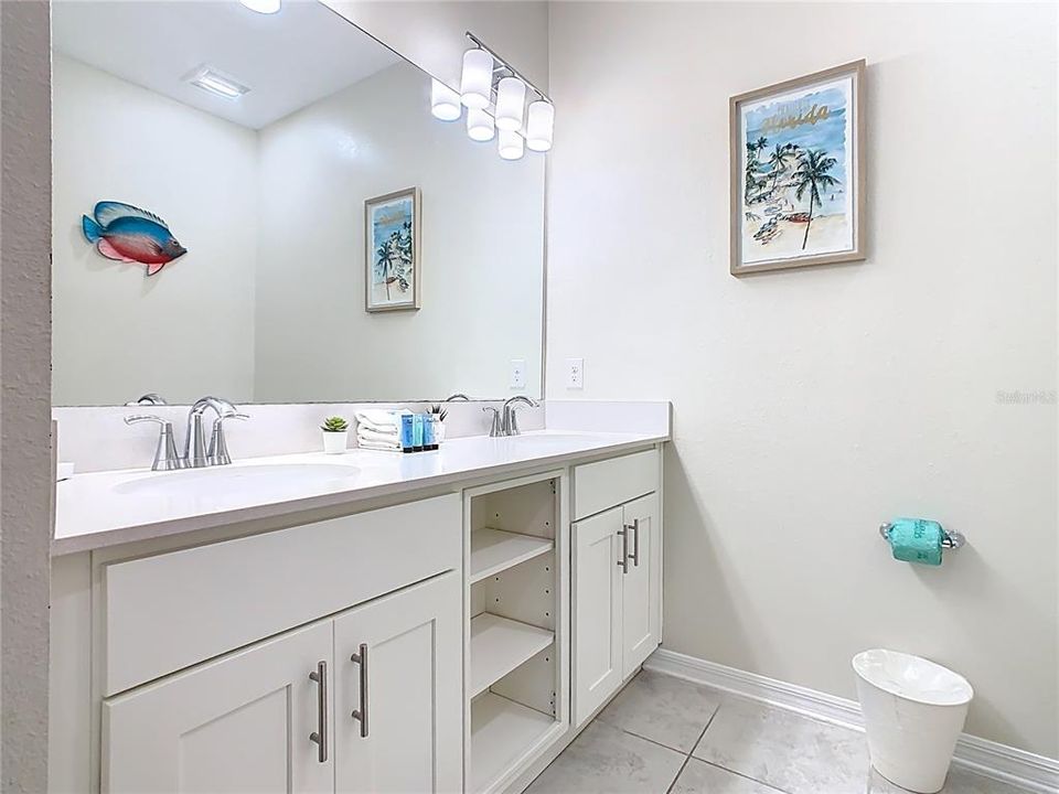 For Sale: $320,000 (2 beds, 2 baths, 1196 Square Feet)