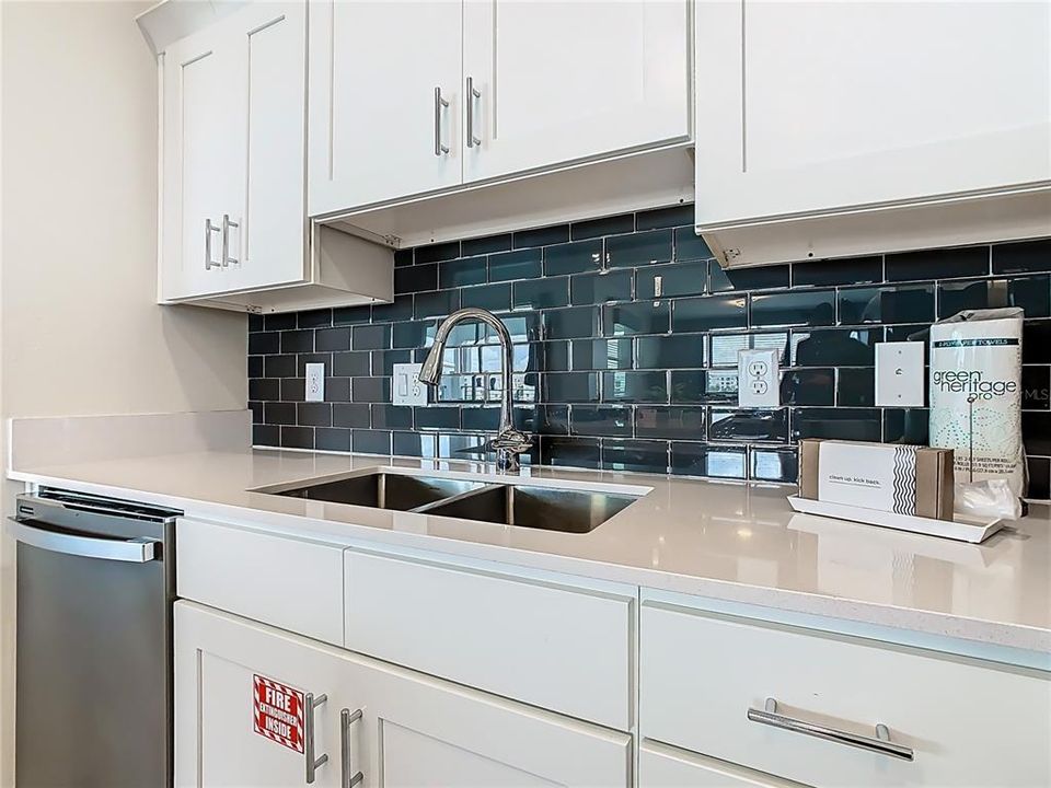 For Sale: $320,000 (2 beds, 2 baths, 1196 Square Feet)