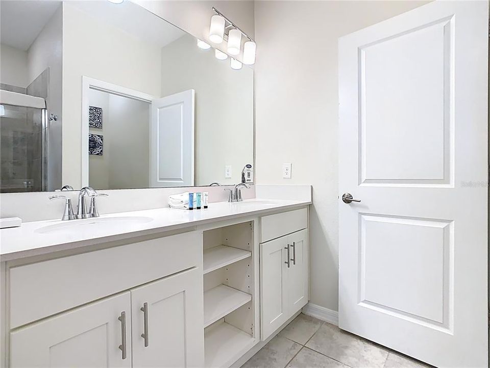 For Sale: $320,000 (2 beds, 2 baths, 1196 Square Feet)