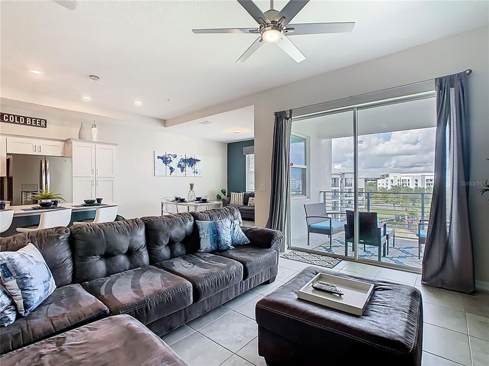 For Sale: $320,000 (2 beds, 2 baths, 1196 Square Feet)