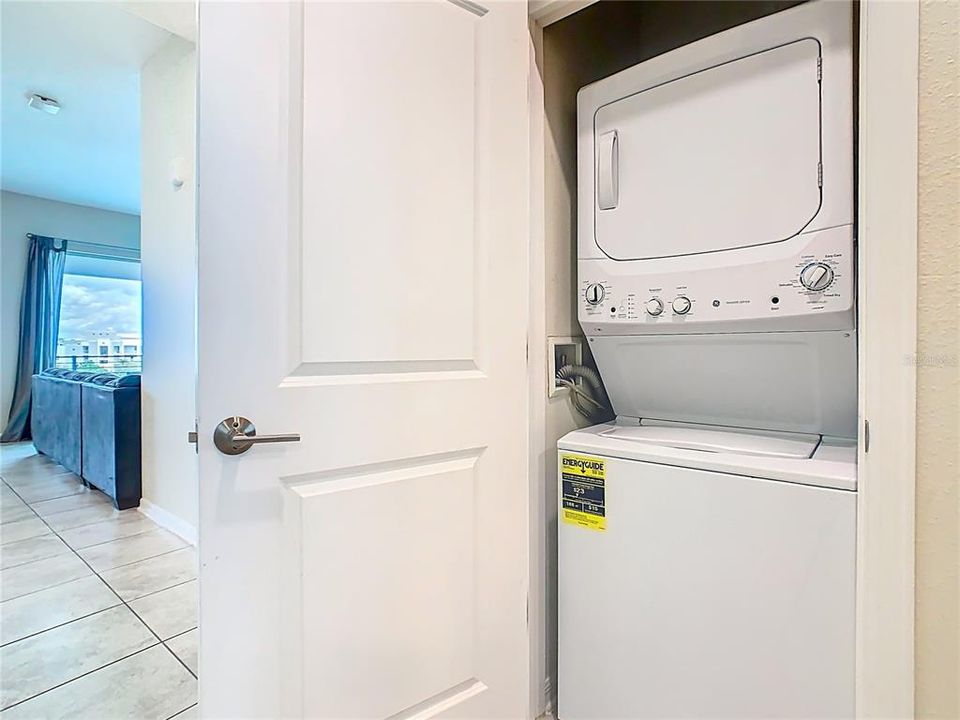 For Sale: $320,000 (2 beds, 2 baths, 1196 Square Feet)
