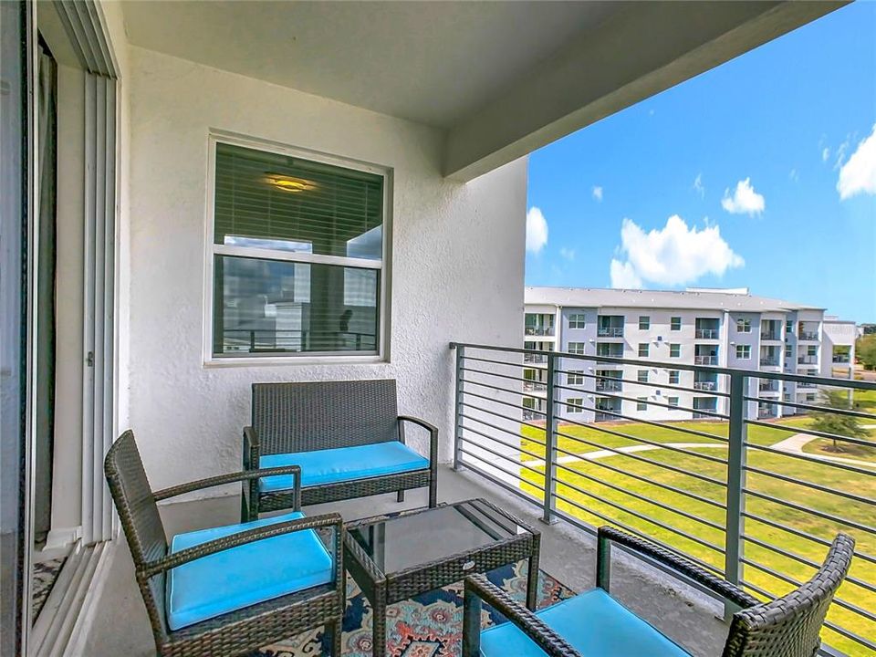 For Sale: $320,000 (2 beds, 2 baths, 1196 Square Feet)