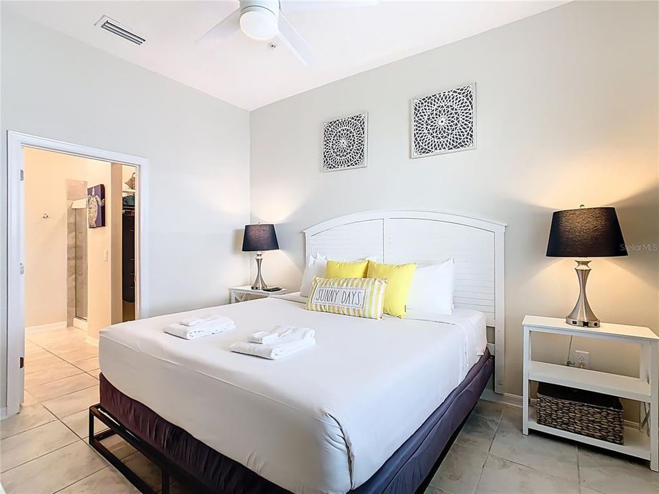 For Sale: $320,000 (2 beds, 2 baths, 1196 Square Feet)