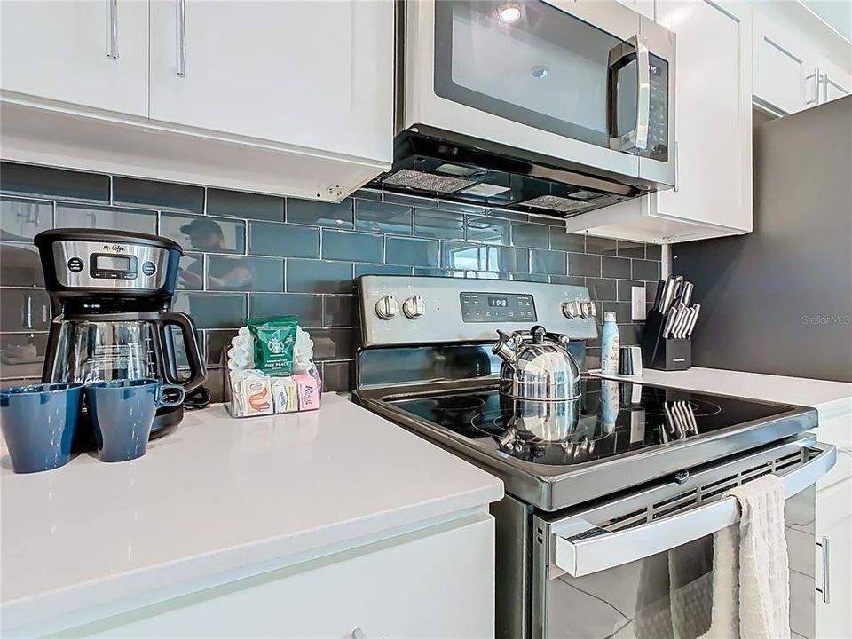 For Sale: $320,000 (2 beds, 2 baths, 1196 Square Feet)