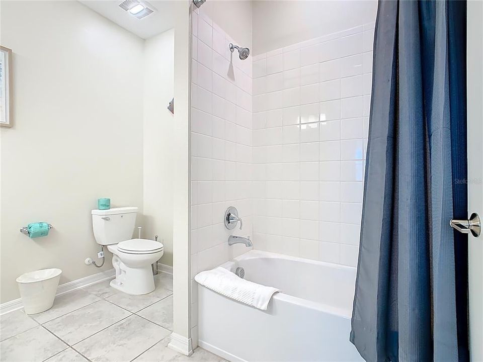 For Sale: $320,000 (2 beds, 2 baths, 1196 Square Feet)