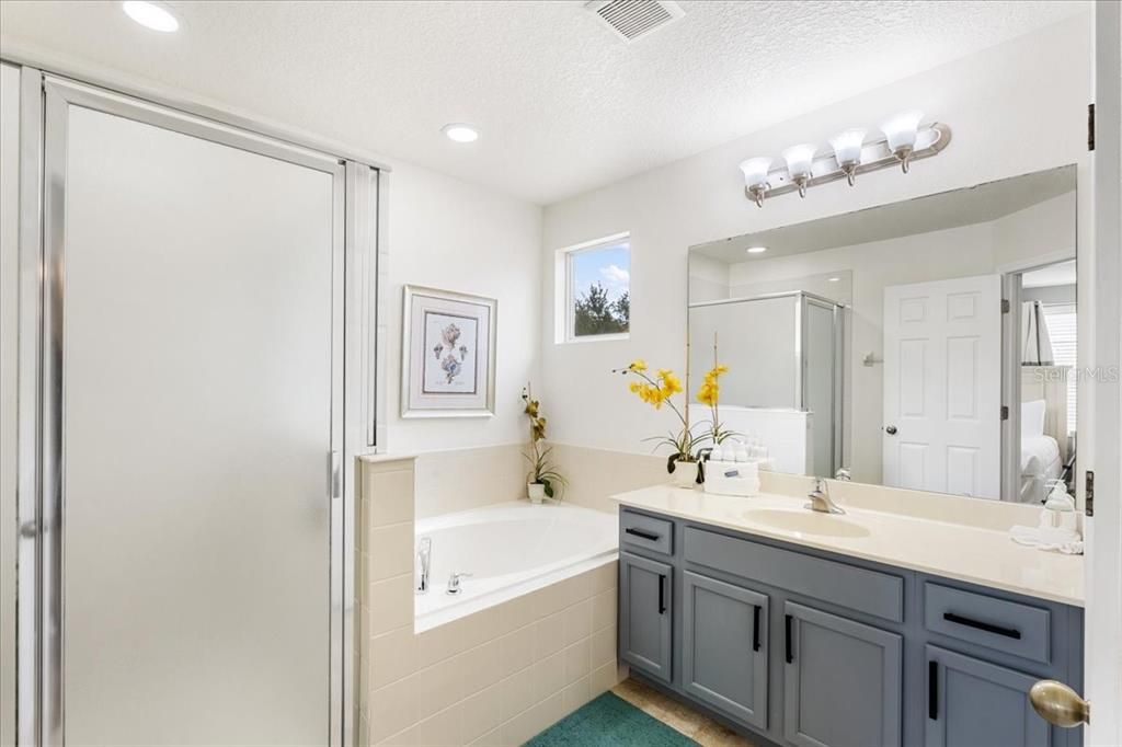 待售: $560,000 (6 贝兹, 5 浴室, 3512 平方英尺)