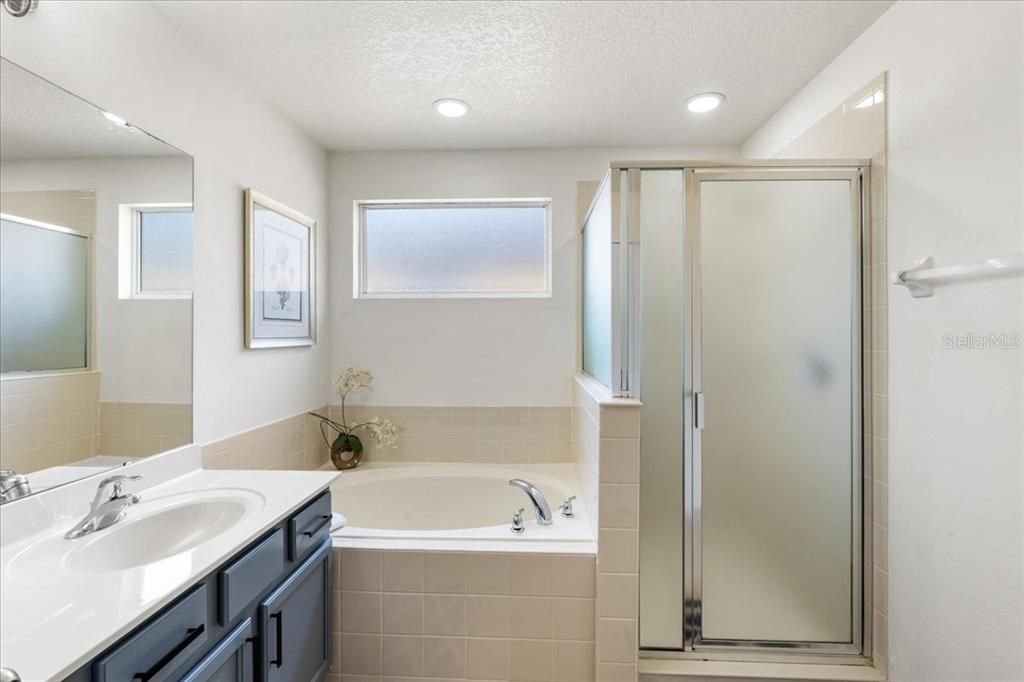 待售: $560,000 (6 贝兹, 5 浴室, 3512 平方英尺)