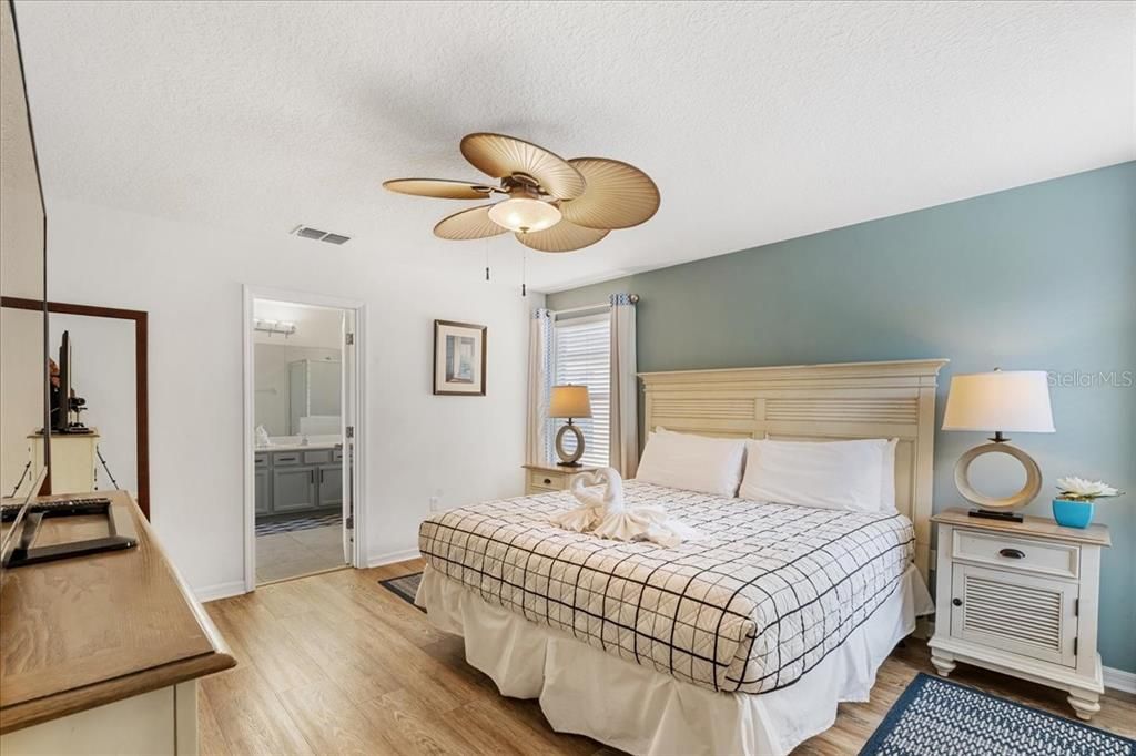 待售: $560,000 (6 贝兹, 5 浴室, 3512 平方英尺)