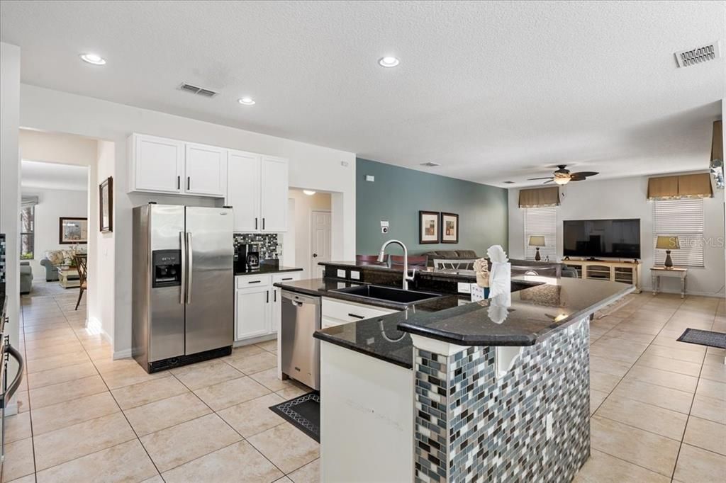 待售: $560,000 (6 贝兹, 5 浴室, 3512 平方英尺)