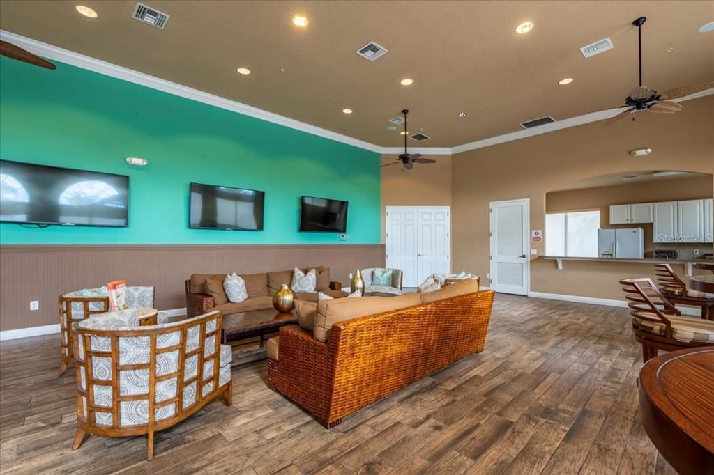 待售: $560,000 (6 贝兹, 5 浴室, 3512 平方英尺)