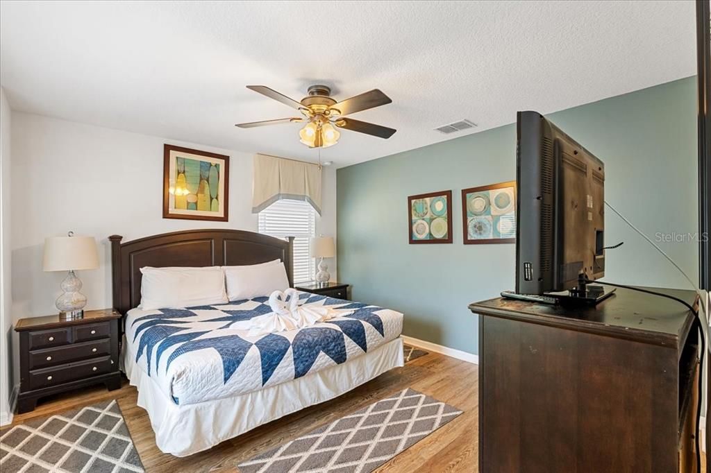 待售: $560,000 (6 贝兹, 5 浴室, 3512 平方英尺)