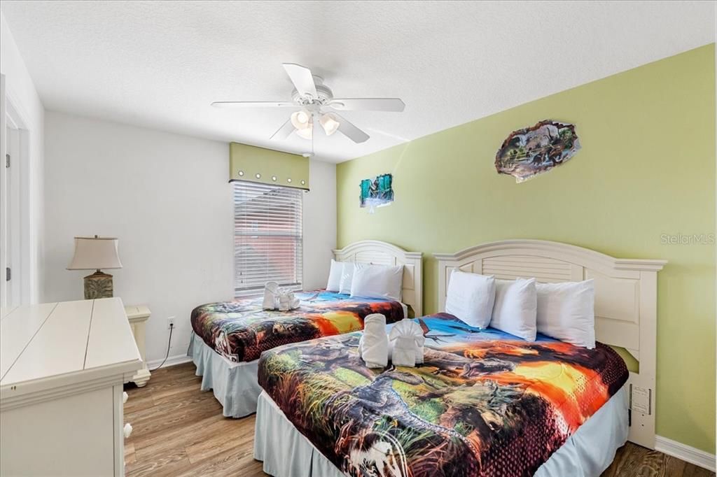 待售: $560,000 (6 贝兹, 5 浴室, 3512 平方英尺)