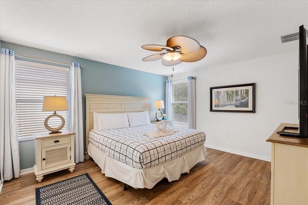 待售: $560,000 (6 贝兹, 5 浴室, 3512 平方英尺)