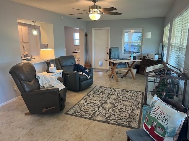 待售: $395,000 (2 贝兹, 2 浴室, 1400 平方英尺)