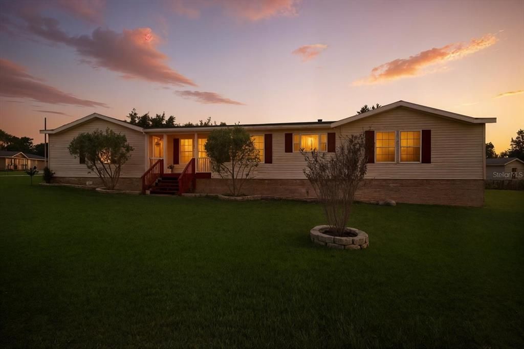 最近售出: $220,000 (4 贝兹, 3 浴室, 2208 平方英尺)