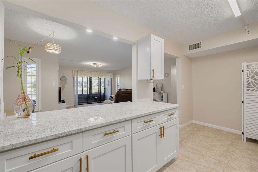 На продажу: $195,000 (2 спален, 2 ванн, 1038 Квадратных фут)