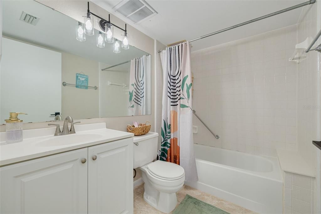 На продажу: $195,000 (2 спален, 2 ванн, 1038 Квадратных фут)