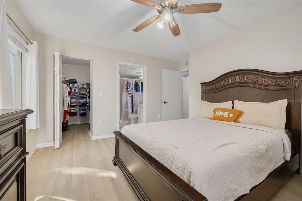 На продажу: $195,000 (2 спален, 2 ванн, 1038 Квадратных фут)