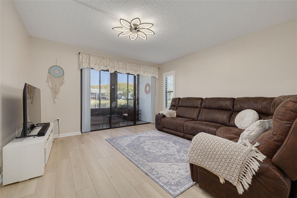 На продажу: $195,000 (2 спален, 2 ванн, 1038 Квадратных фут)