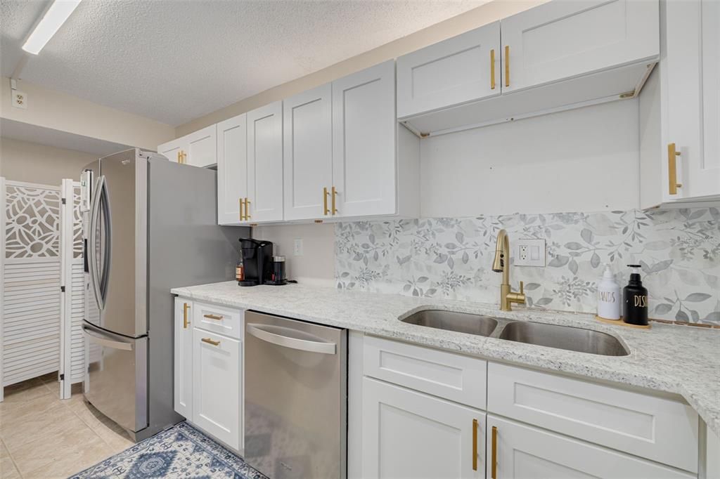 На продажу: $195,000 (2 спален, 2 ванн, 1038 Квадратных фут)