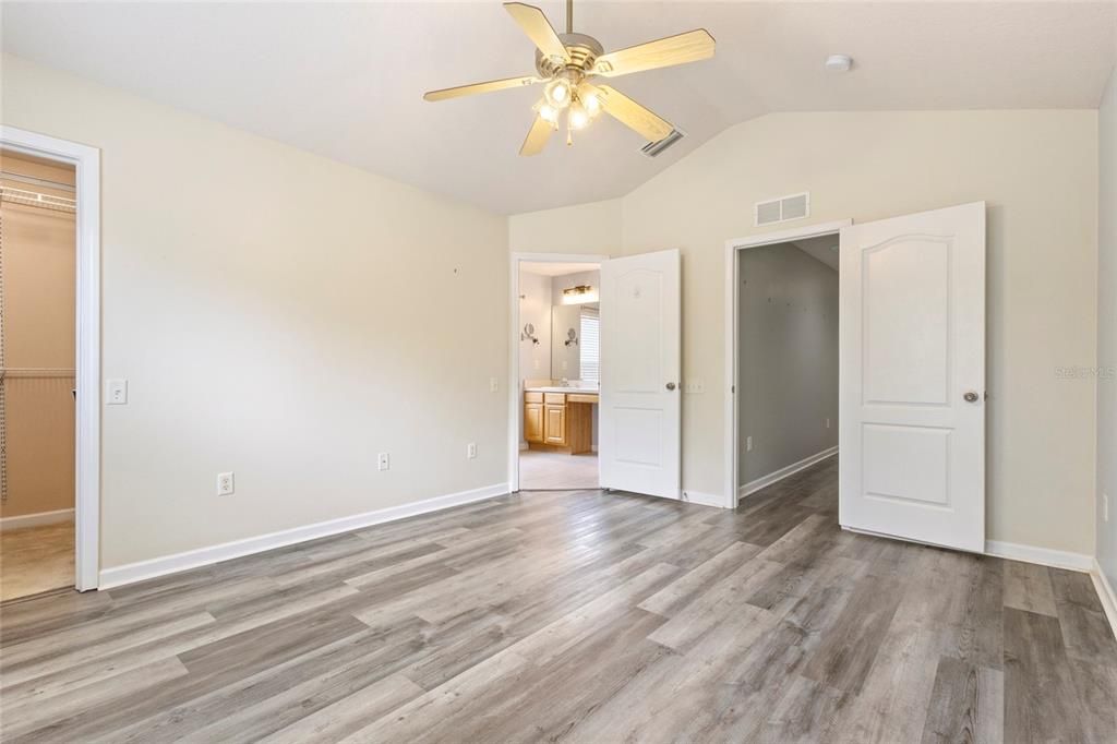 Active With Contract: $279,900 (3 beds, 2 baths, 1596 Square Feet)