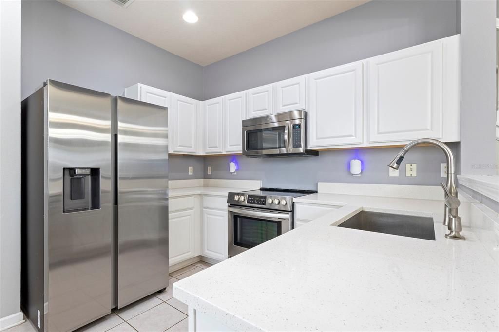 Active With Contract: $279,900 (3 beds, 2 baths, 1596 Square Feet)