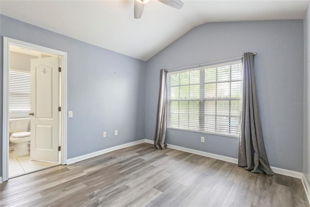 Active With Contract: $279,900 (3 beds, 2 baths, 1596 Square Feet)