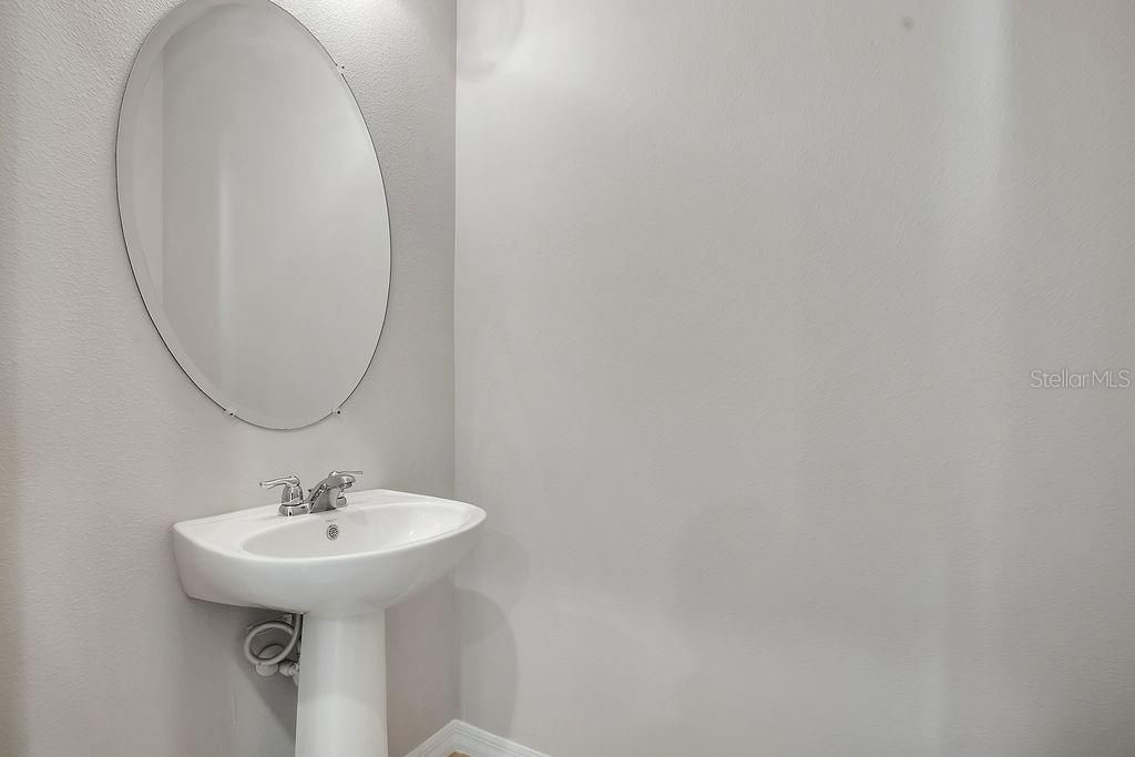 Active With Contract: $2,600 (3 beds, 2 baths, 1881 Square Feet)