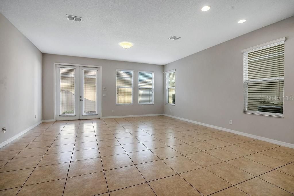 Active With Contract: $2,600 (3 beds, 2 baths, 1881 Square Feet)