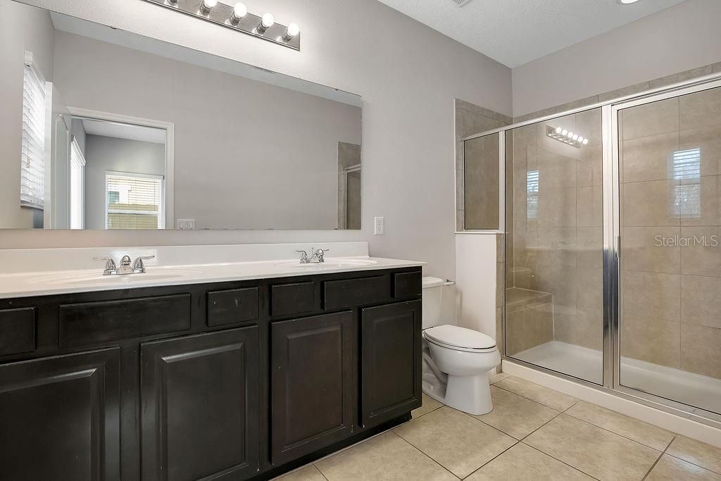 Active With Contract: $2,600 (3 beds, 2 baths, 1881 Square Feet)