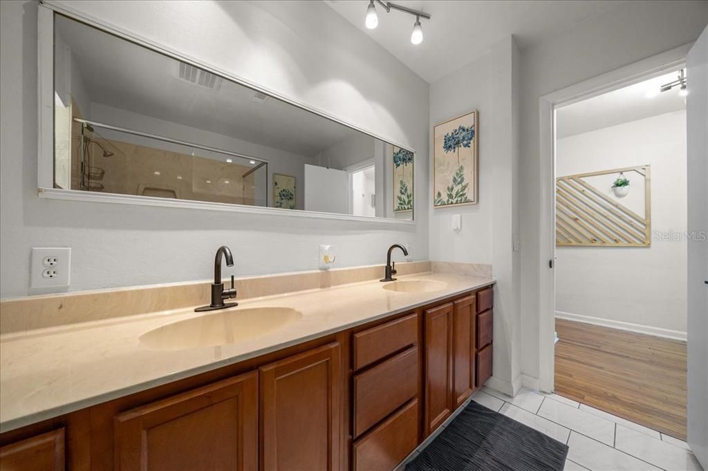 For Sale: $365,000 (3 beds, 2 baths, 2028 Square Feet)