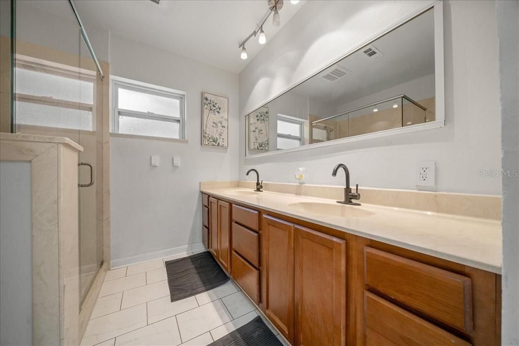 For Sale: $365,000 (3 beds, 2 baths, 2028 Square Feet)