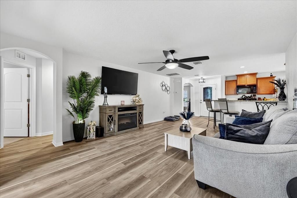 For Sale: $317,000 (3 beds, 2 baths, 1542 Square Feet)