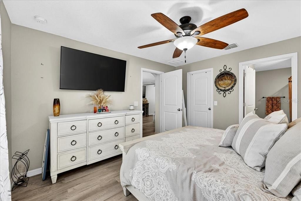 For Sale: $317,000 (3 beds, 2 baths, 1542 Square Feet)