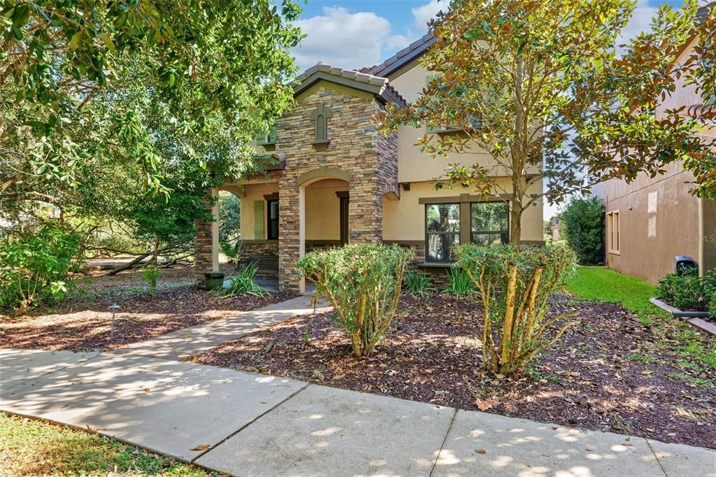 Activo con contrato: $3,500 (4 camas, 3 baños, 2293 Pies cuadrados)